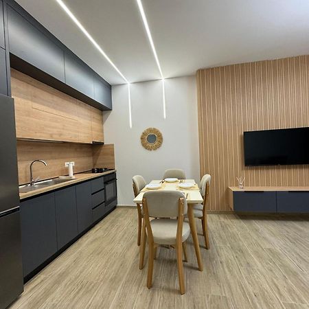 Isla'S Luxurious Seaside Apartments ドゥラス エクステリア 写真