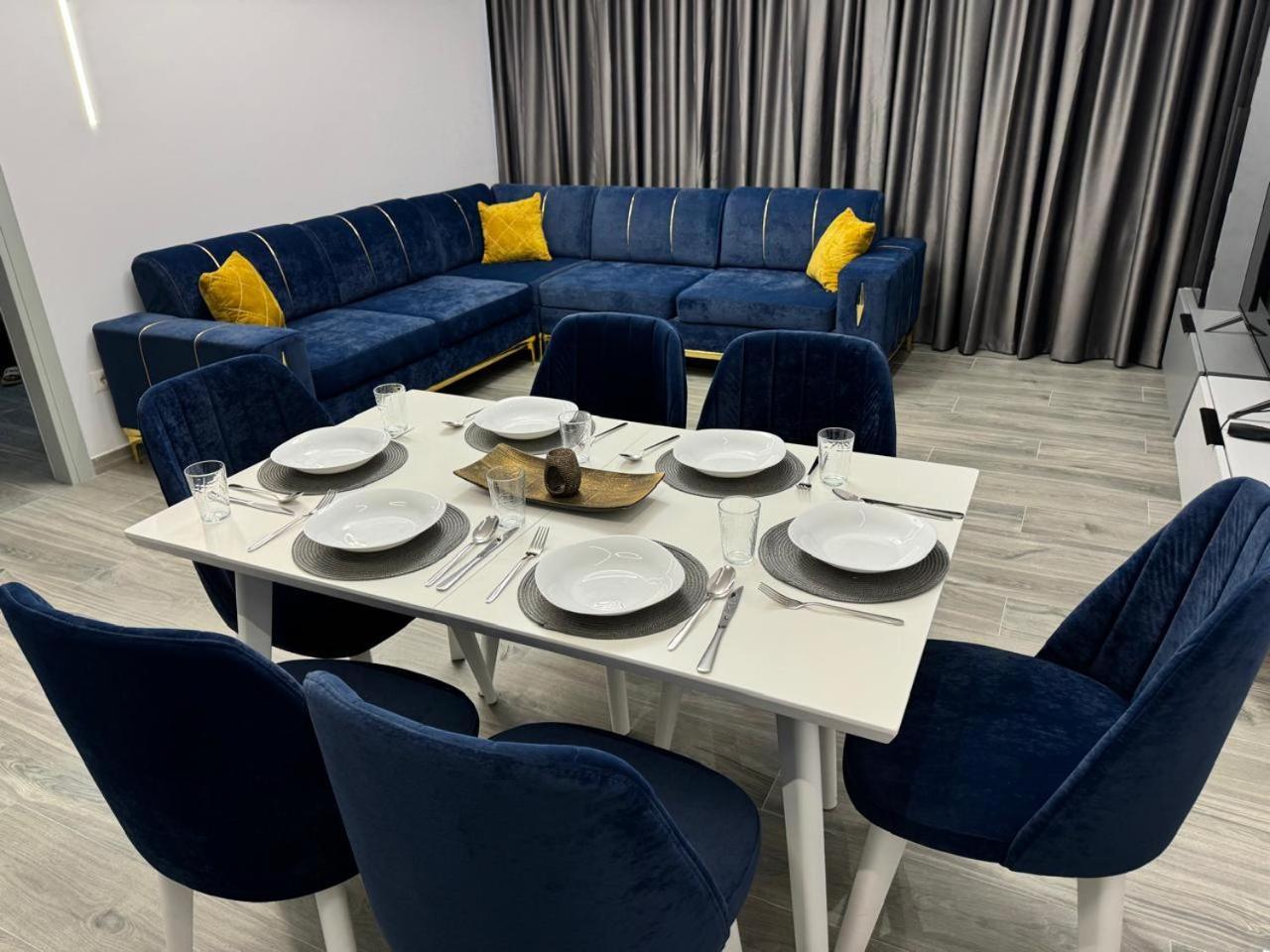Isla'S Luxurious Seaside Apartments ドゥラス エクステリア 写真