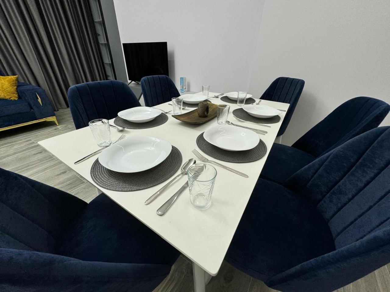 Isla'S Luxurious Seaside Apartments ドゥラス エクステリア 写真
