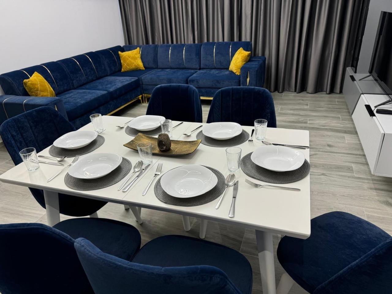 Isla'S Luxurious Seaside Apartments ドゥラス エクステリア 写真
