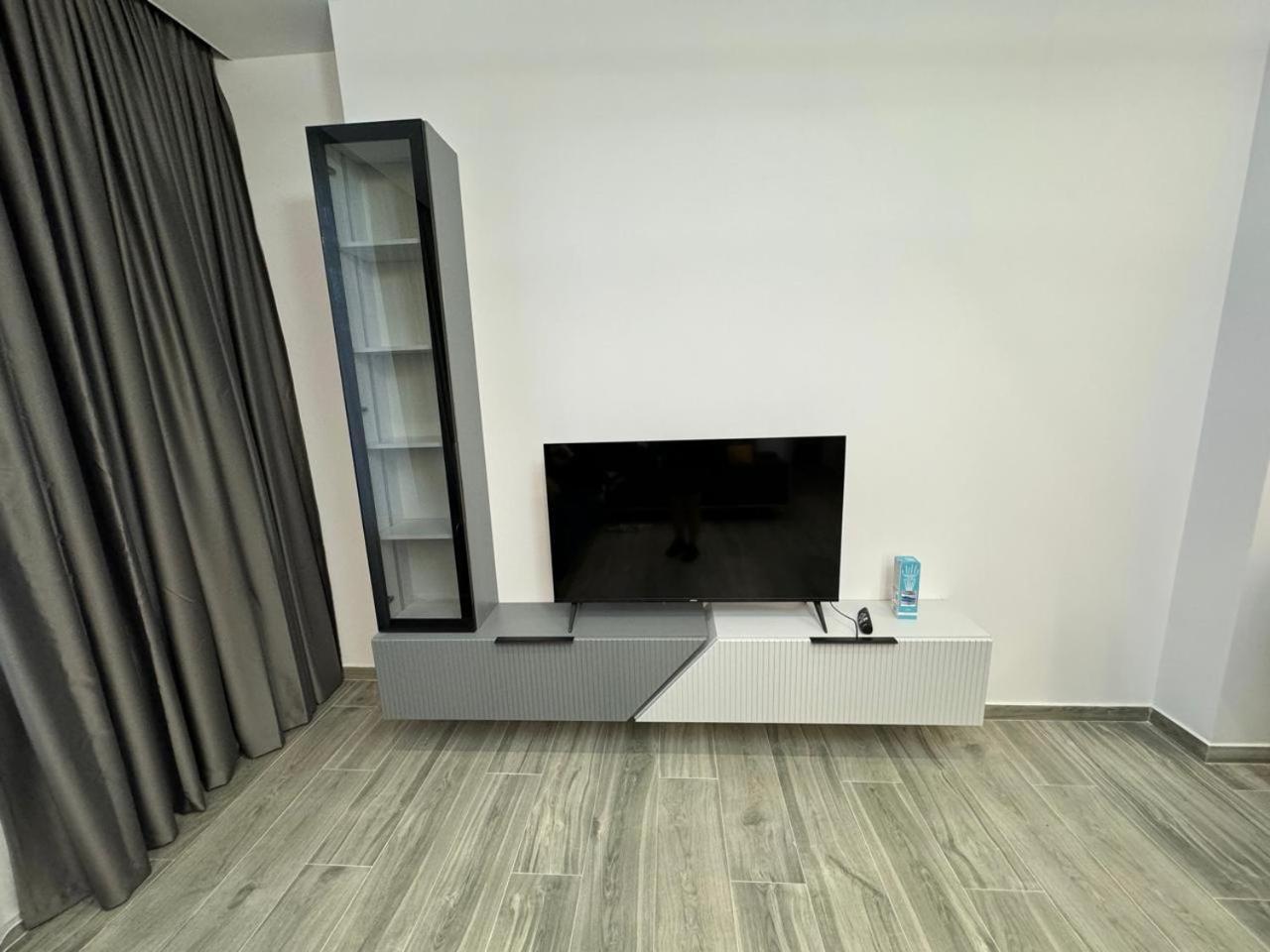 Isla'S Luxurious Seaside Apartments ドゥラス エクステリア 写真