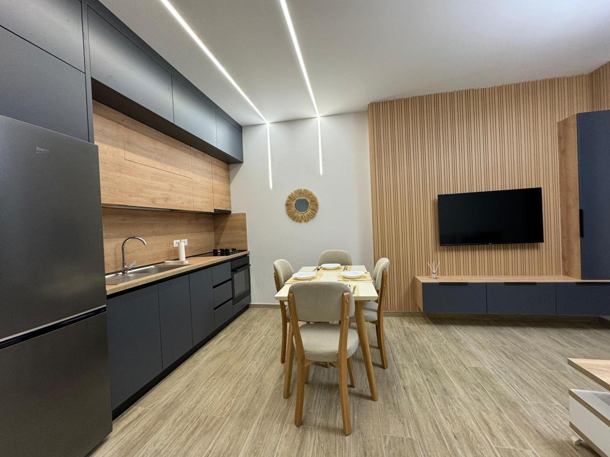 Isla'S Luxurious Seaside Apartments ドゥラス エクステリア 写真