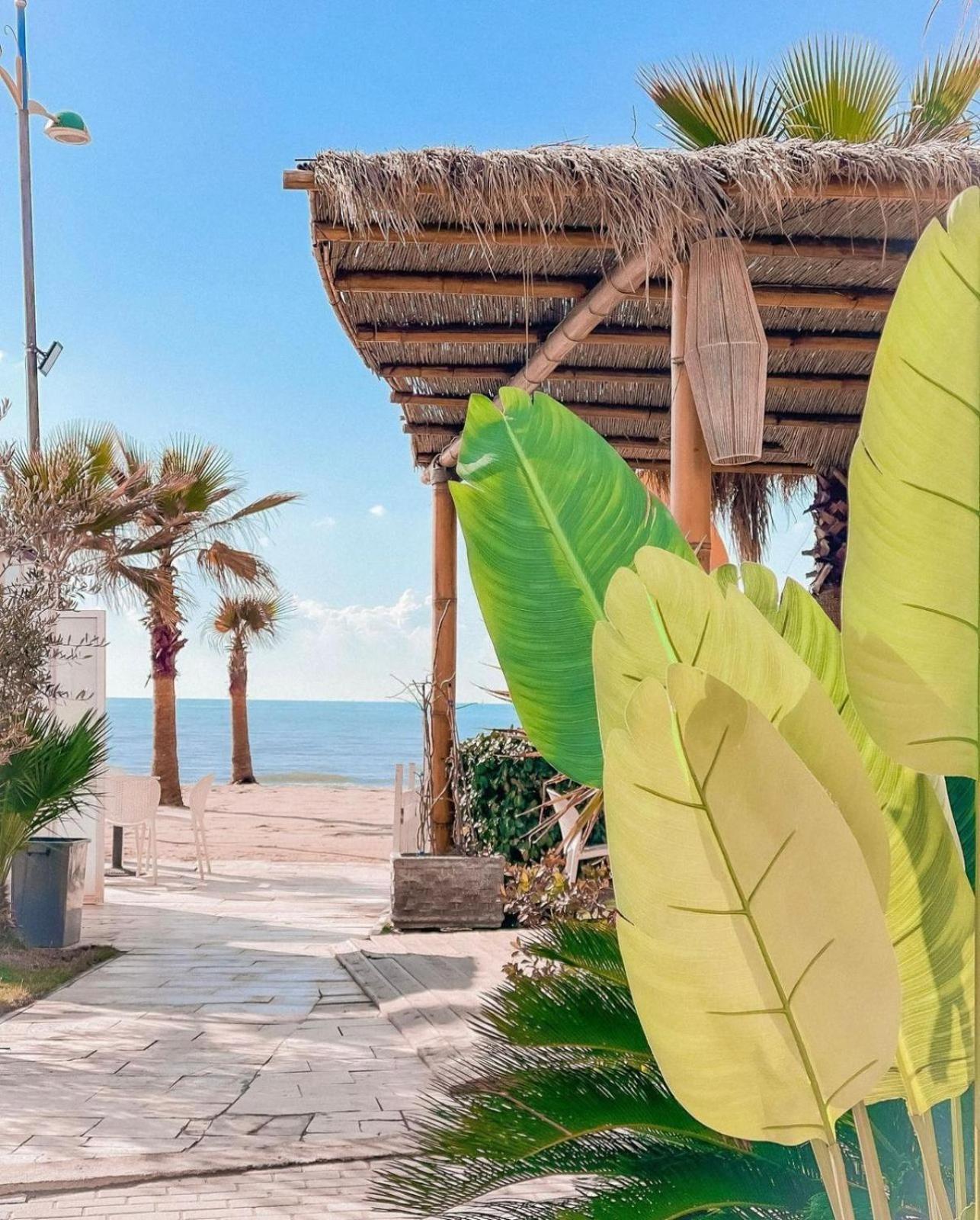 Isla'S Luxurious Seaside Apartments ドゥラス エクステリア 写真