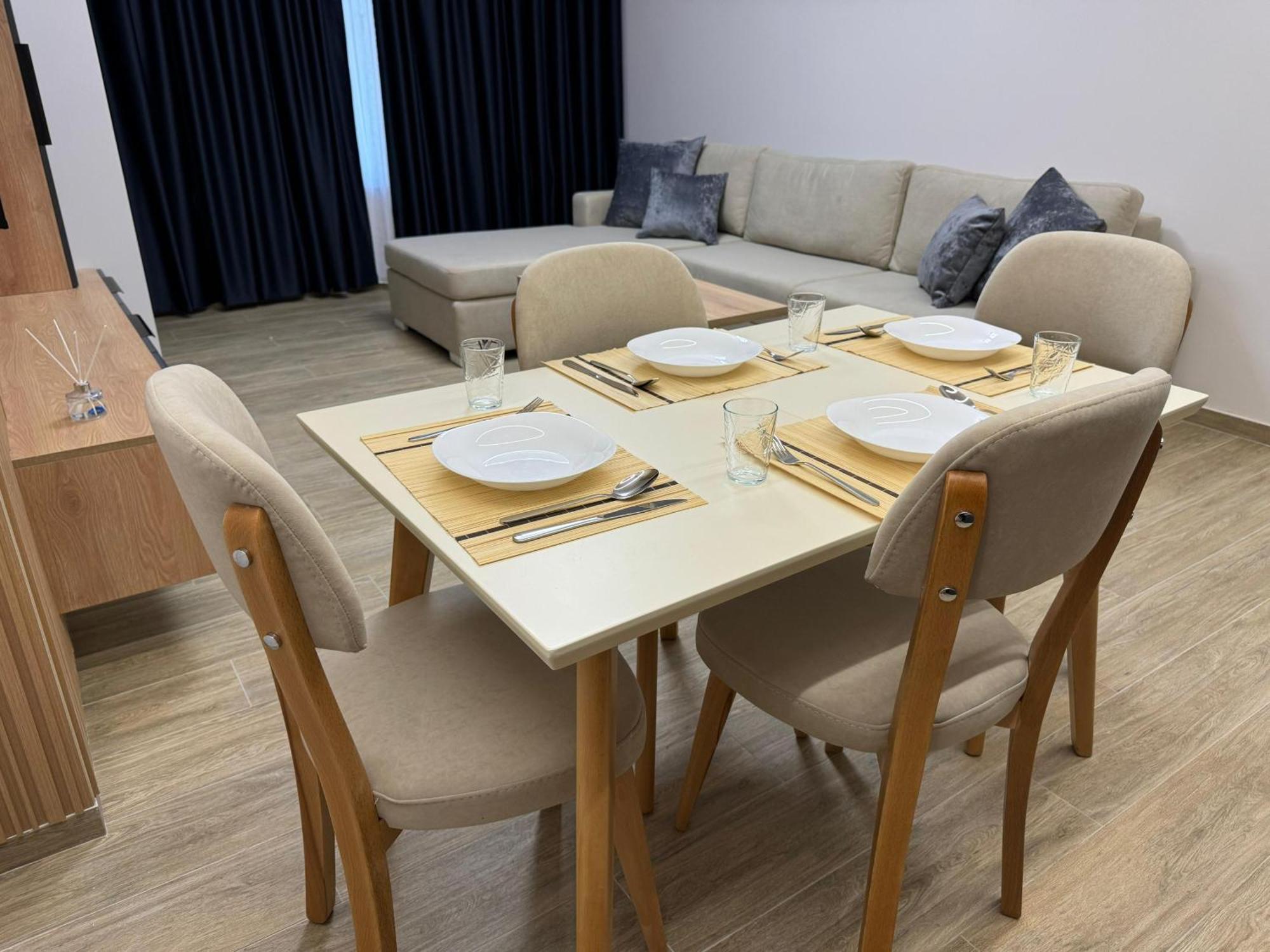 Isla'S Luxurious Seaside Apartments ドゥラス エクステリア 写真