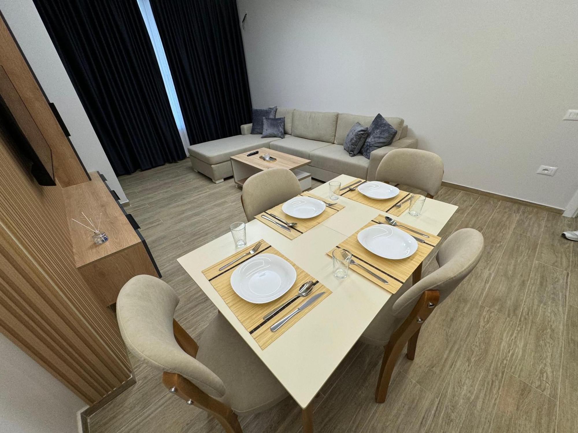 Isla'S Luxurious Seaside Apartments ドゥラス エクステリア 写真
